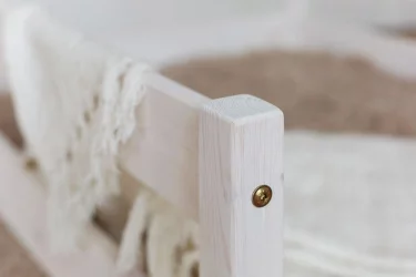 Детская кровать в колерованном масле