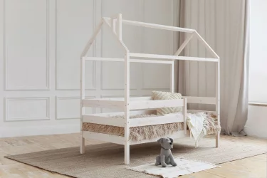 Детская кровать в колерованном масле