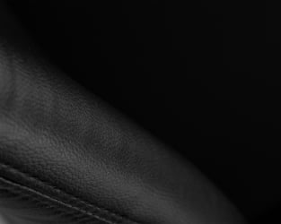 Офисное кресло для руководителей DOBRIN COLTON (черный)