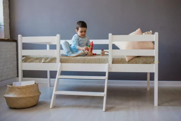 Детская кровать из дерева RooRoom VK-9 Белая