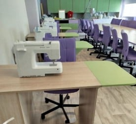 Стол для швейной машинки на колесах 1300/950*600*760 мм