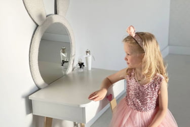 Детский стол со стульчиками Зайка MK-0019 белое дерево/белый (плюш)