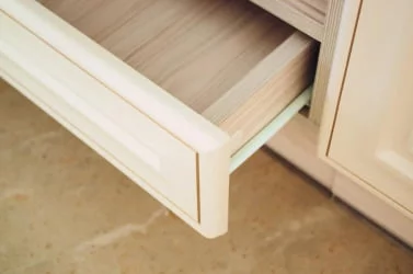 Стол с 3 ящиками (метабоксы) Милана 23.67 Сосна Астрид/Ваниль