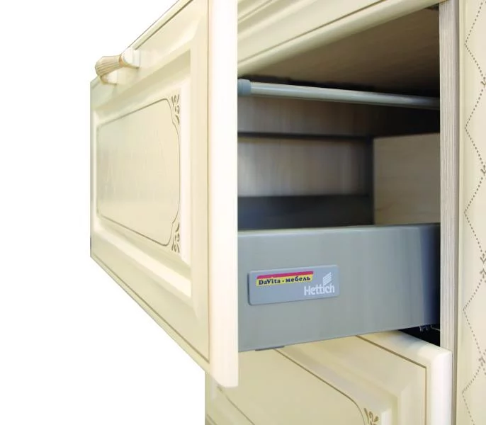 Стол с 3 ящиками (с системой плавного закрывания) Милана 23.92 Сосна Астрид/Ваниль_4